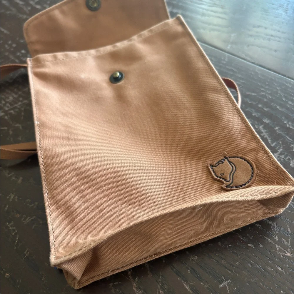Fjallraven Pocket Bag - Brown / Tan / Khaki Dust - Picture 4 of 6